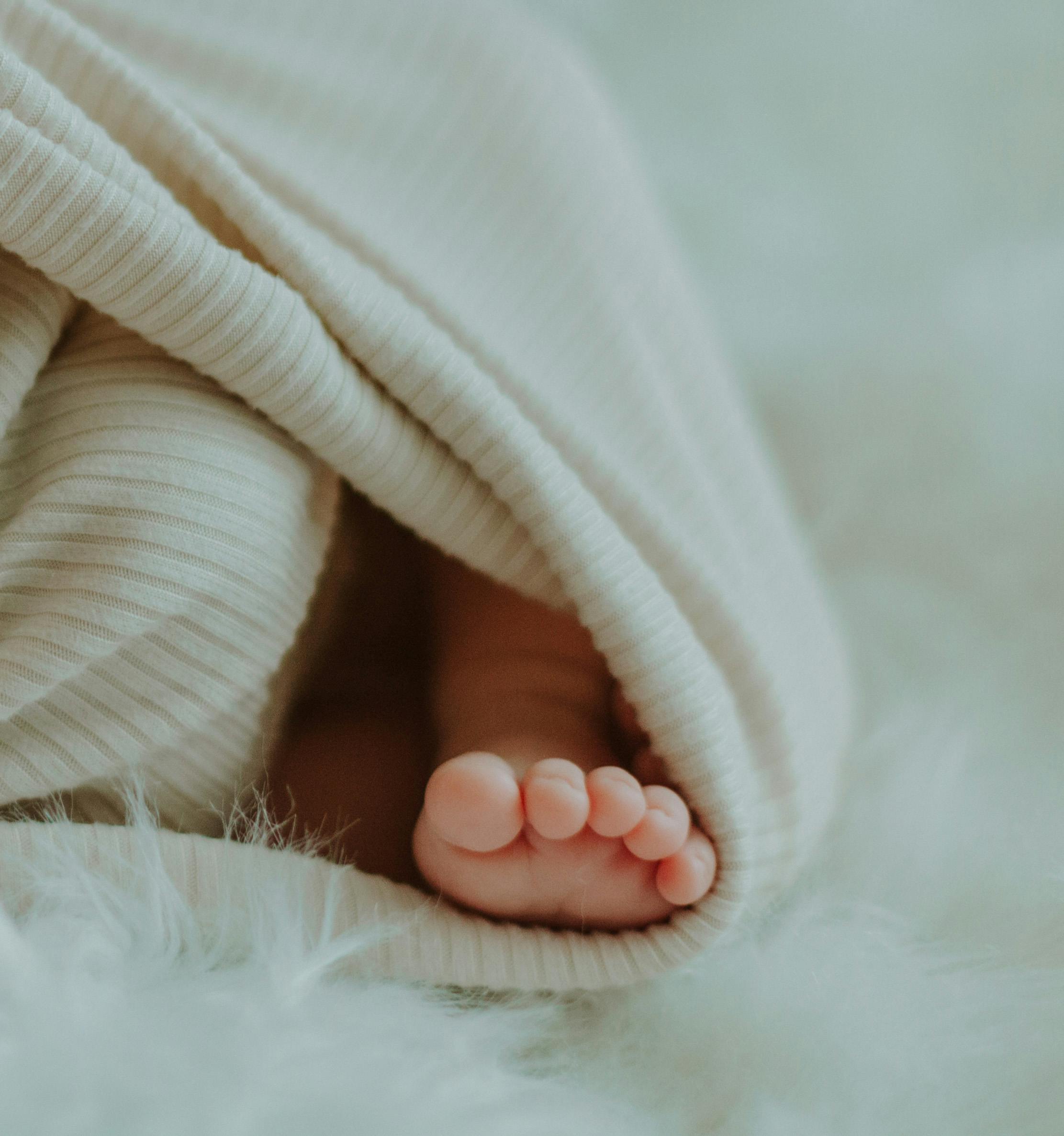 Baby wrapped up in soft blanket with toes poking out
Photo by Nelly Aran (https://www.pexels.com/@nati4/)